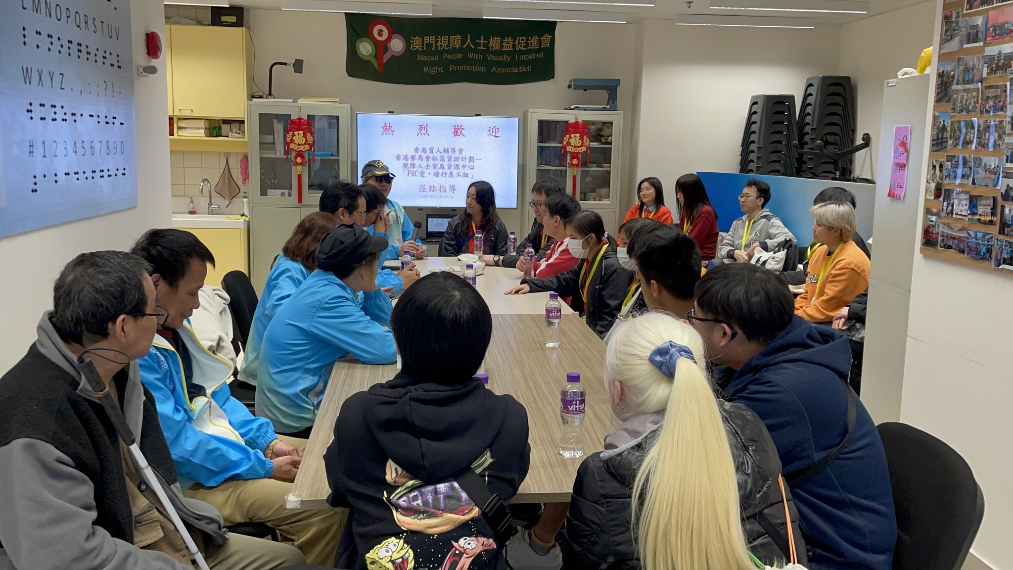 前往澳门辅具资源中心进行参观交流