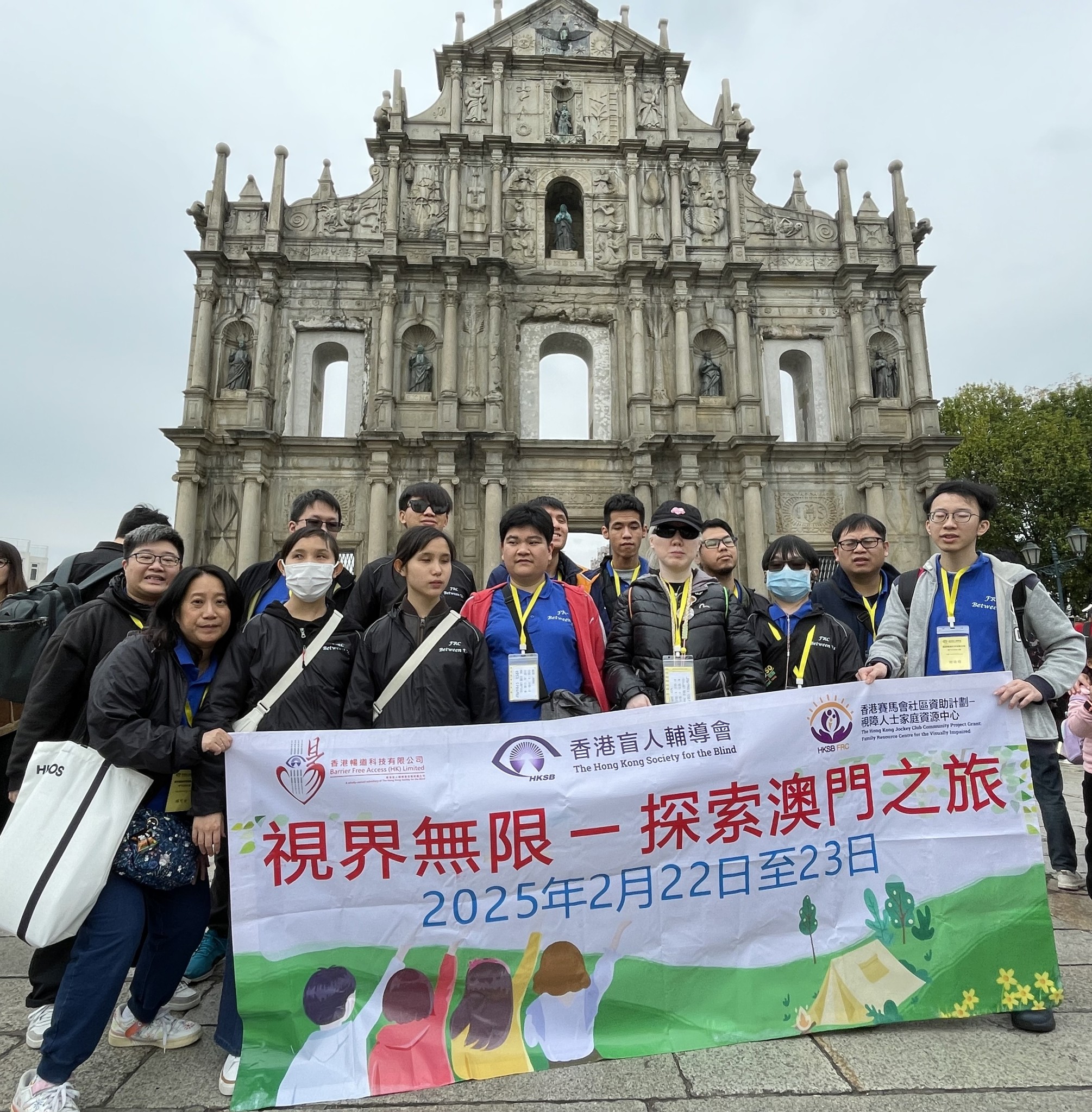 大队到访了澳门著名的景点大三巴牌坊